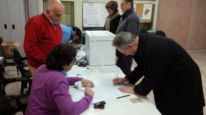 Paolo Trapani vota alle primarie del PD a Piano