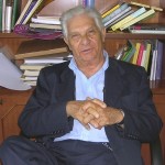 Lo scrittore Ermanno Rea in una foto di archivio. ANSA